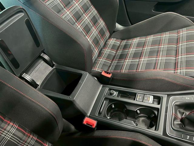 ゴルフＧＴＩ ベースグレード　（禁煙車）（６速ＭＴ）（純正ナビ）（バックカメラ）（レーダークルーズ）（衝突軽減ブレーキ）（クリアランスソナー）（レーンアシスト）（ＬＥＤヘッド）（フルフラット）（ＥＴＣ）（純正１８インチＡＷ）（36枚目）