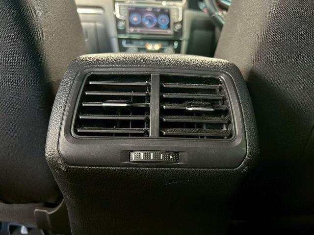 ゴルフＧＴＩ ベースグレード　（禁煙車）（６速ＭＴ）（純正ナビ）（バックカメラ）（レーダークルーズ）（衝突軽減ブレーキ）（クリアランスソナー）（レーンアシスト）（ＬＥＤヘッド）（フルフラット）（ＥＴＣ）（純正１８インチＡＷ）（39枚目）