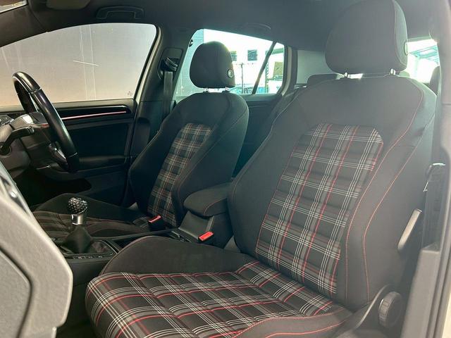 ゴルフＧＴＩ ベースグレード　（禁煙車）（６速ＭＴ）（純正ナビ）（バックカメラ）（レーダークルーズ）（衝突軽減ブレーキ）（クリアランスソナー）（レーンアシスト）（ＬＥＤヘッド）（フルフラット）（ＥＴＣ）（純正１８インチＡＷ）（63枚目）