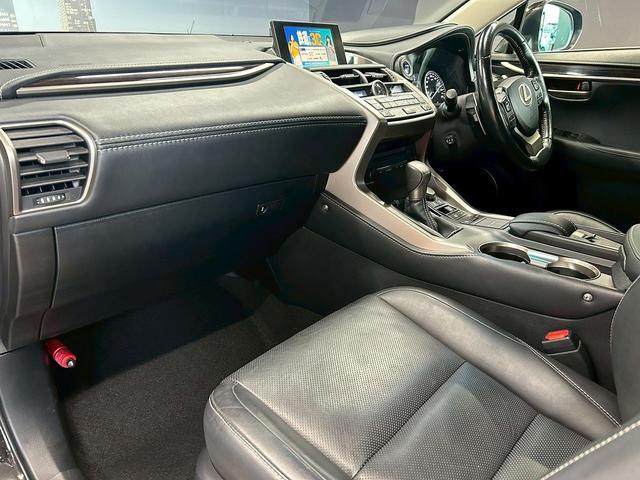 ＮＸ ＮＸ３００ｈ　バージョンＬ　（サンルーフ）（フルエアロ）（禁煙車）（プリクラッシュ）（純正ＳＤナビ）（黒本革シート）（全席パワーシート）（全周囲カメラ）（レーダークルーズ）（シートヒーター＆エアコン）（純正１８インチＡＷ）（47枚目）