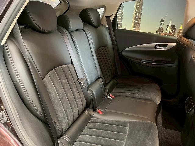 スカイラインクロスオーバー ３７０ＧＴ　（禁煙車）（黒半革シート）（メーカーＨＤＤナビ）（バックカメラ）（スマートキー＆プッシュスタート）（パワーシート）（ＨＩＤヘッドライト）（ビルトインＥＴＣ）（フルセグＴＶ）（純正１８インチＡＷ）（19枚目）