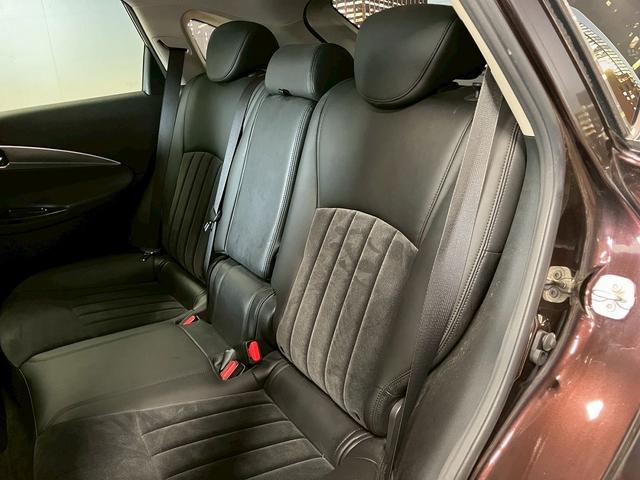 スカイラインクロスオーバー ３７０ＧＴ　（禁煙車）（黒半革シート）（メーカーＨＤＤナビ）（バックカメラ）（スマートキー＆プッシュスタート）（パワーシート）（ＨＩＤヘッドライト）（ビルトインＥＴＣ）（フルセグＴＶ）（純正１８インチＡＷ）（29枚目）