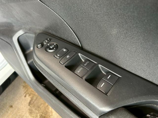 シビック ハッチバック　（禁煙車）（６速ＭＴ）（レーダクルーズ）（レーンキープアシスト）（シートヒーター）（スマートキー＆プッシュスタート）（純正ナビ）（バックカメラ）（ＥＴＣ）（ＬＥＤヘッドライト）（純正１８インチＡＷ）（49枚目）