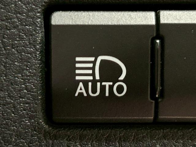 ＮＸ ＮＸ３００　Ｆスポーツ　（トヨタセーフティセンス）（禁煙車）（後期型）（メーカーメモリナビ）（黒本革シート）（シートヒーター＆エアコン）（シーケンシャルウィンカー（１００Ｖ電源）（４ＷＤ）（ＨＵＤ）（純正１８インチＡＷ）（13枚目）