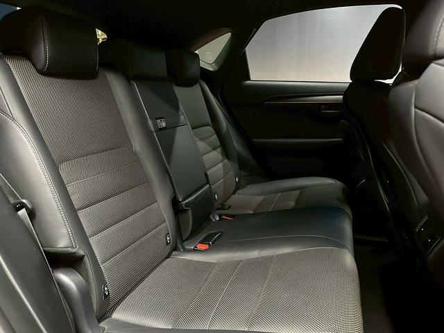 ＮＸ ＮＸ３００　Ｆスポーツ　（トヨタセーフティセンス）（禁煙車）（後期型）（メーカーメモリナビ）（黒本革シート）（シートヒーター＆エアコン）（シーケンシャルウィンカー（１００Ｖ電源）（４ＷＤ）（ＨＵＤ）（純正１８インチＡＷ）（25枚目）