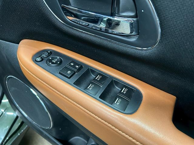 ヴェゼル 　（禁煙車）（メーカーＳＤナビ）（半黒革）（バックカメラ）（ＬＥＤヘッドライト）（クリアランスソナー）（シートヒーター）（パドルシフト）（オートライト）（フルセグ）（ＥＴＣ）（純正１７インチＡＷ）（35枚目）