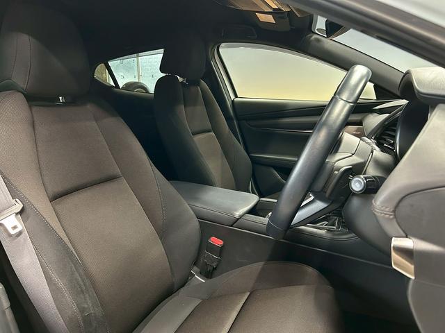 ＭＡＺＤＡ３ファストバック ＸＤプロアクティブ　（禁煙車）（メーカーＳＤナビ）（バックカメラ）（ターボ）（レーダークルーズコントロール）（ＬＥＤヘッドライト）（クリアランスソナー）（スマートキー＆プッシュスタート）（ＥＴＣ）（純正１８インチＡＷ）（18枚目）