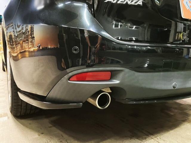 アテンザワゴン 　（禁煙車）（後期型）（メーカーＳＤナビ）（ＢＯＳＥサウンド）（パドルシフト）（レーダークルーズ）（ルーフレール）（衝突軽減ブレーキ）（ＢＳＭ）（ＨＵＤ）（ビルトインＥＴＣ）（純正１７インチＡＷ）（52枚目）