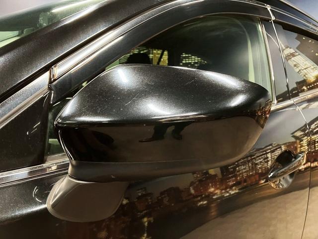 アテンザワゴン 　（禁煙車）（後期型）（メーカーＳＤナビ）（ＢＯＳＥサウンド）（パドルシフト）（レーダークルーズ）（ルーフレール）（衝突軽減ブレーキ）（ＢＳＭ）（ＨＵＤ）（ビルトインＥＴＣ）（純正１７インチＡＷ）（55枚目）