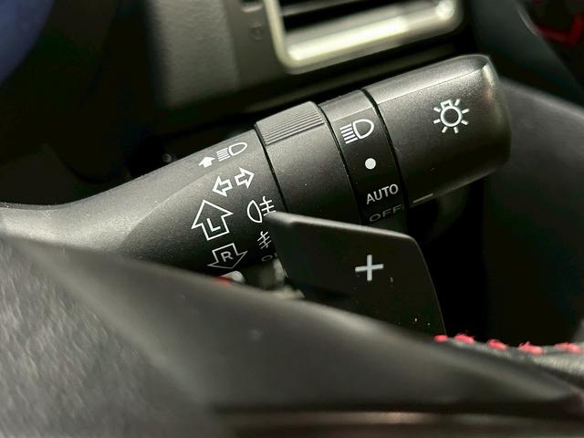 レヴォーグ ２．０ＳＴＩスポーツアイサイト　（禁煙車）（サンルーフ）（赤本革）（４ＷＤ）（メーカーＳＤナビ）（ターボ）（ＬＥＤヘッドライト）（パドルシフト）（デジタルインナーミラー）（パワーシート）（シートヒーター）（純正１８インチＡＷ）（12枚目）