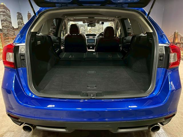 レヴォーグ ２．０ＳＴＩスポーツアイサイト　（禁煙車）（サンルーフ）（赤本革）（４ＷＤ）（メーカーＳＤナビ）（ターボ）（ＬＥＤヘッドライト）（パドルシフト）（デジタルインナーミラー）（パワーシート）（シートヒーター）（純正１８インチＡＷ）（18枚目）