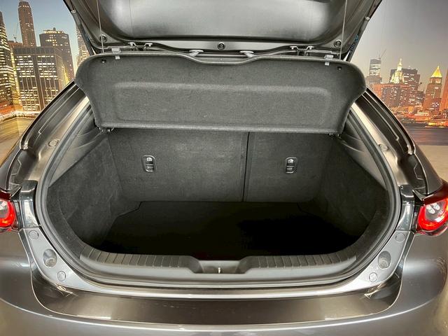 ＭＡＺＤＡ３ファストバック １５Ｓツーリング　（禁煙車）（純正ＳＤナビ）（全周囲カメラ）（ターボ）（レーダークルーズコントロール）（ＬＥＤヘッドライト）（クリアランスソナー）（オートビークル）（フルフラット）（純正１８インチＡＷ）（11枚目）
