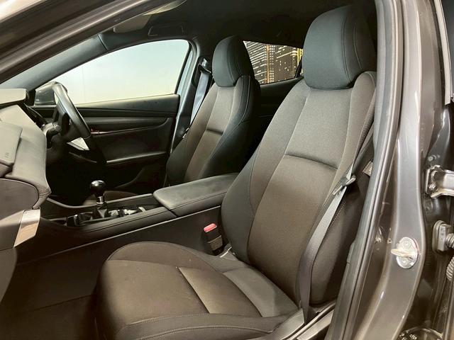 ＭＡＺＤＡ３ファストバック １５Ｓツーリング　（禁煙車）（純正ＳＤナビ）（全周囲カメラ）（ターボ）（レーダークルーズコントロール）（ＬＥＤヘッドライト）（クリアランスソナー）（オートビークル）（フルフラット）（純正１８インチＡＷ）（50枚目）