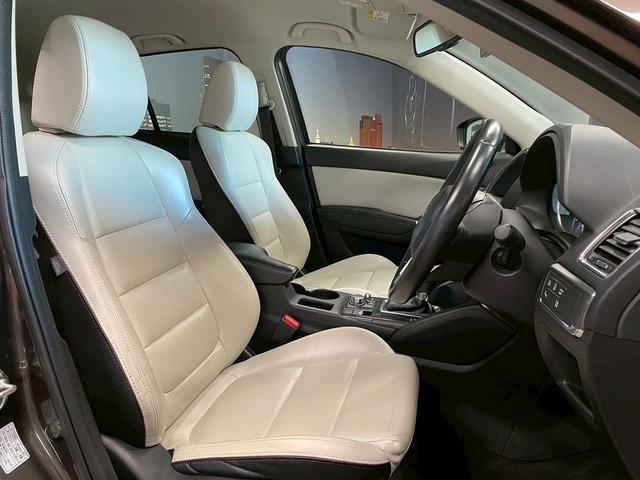 ＣＸ－５ ＸＤ　Ｌパッケージ　（禁煙車）（後期型）（白本革シート）（メーカーＳＤナビ）（ＢＯＳＥサウンド）（レーダークルーズ）（衝突軽減ブレーキ）（フルフラット）（ビルトインＥＴＣ）（社外ルーフレール）（純正１９インチＡＷ）（18枚目）