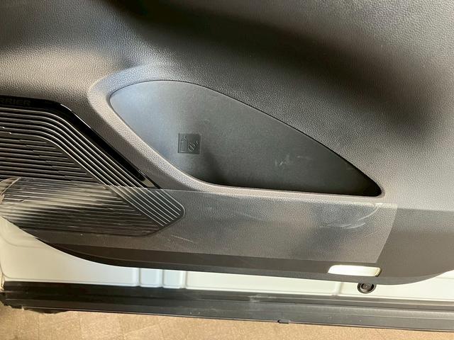 ハリアーハイブリッド Ｚ　レザーパッケージ　（禁煙車）（モデリスタエアロ）（黒本革）（全周囲カメラ）（メーカーメモリナビ）（レーダークルーズコントロール）（シートヒーター＆クーラー）（パワーシート）（ＬＥＤヘッドライト）（純正１９インチＡＷ）（66枚目）