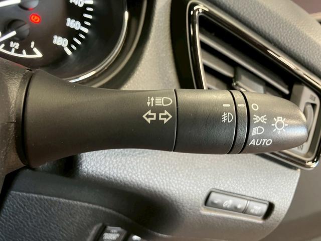 エクストレイル ２０Ｘｉ　ハイブリッド　（禁煙車）（４ＷＤ）（純正ＳＤナビ）（レーダークルーズコントロール）（クリアランスソナー）（ＬＥＤヘッドライト）（オートビークル）（デジタルインナーミラー）（ダウンヒル）（純正１７インチＡＷ）（29枚目）