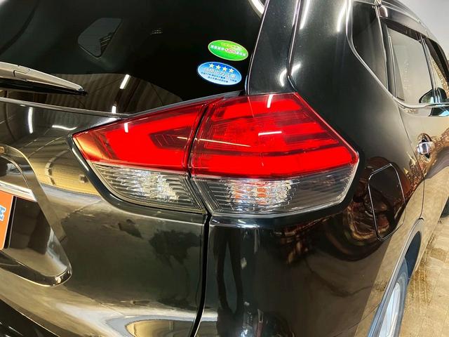 エクストレイル ２０Ｘｉ　ハイブリッド　（禁煙車）（４ＷＤ）（純正ＳＤナビ）（レーダークルーズコントロール）（クリアランスソナー）（ＬＥＤヘッドライト）（オートビークル）（デジタルインナーミラー）（ダウンヒル）（純正１７インチＡＷ）（54枚目）