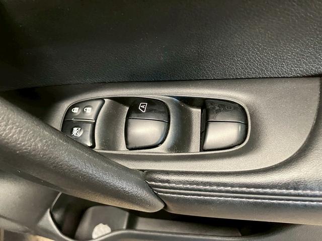 エクストレイル ２０Ｘｉ　ハイブリッド　（禁煙車）（４ＷＤ）（純正ＳＤナビ）（レーダークルーズコントロール）（クリアランスソナー）（ＬＥＤヘッドライト）（オートビークル）（デジタルインナーミラー）（ダウンヒル）（純正１７インチＡＷ）（55枚目）