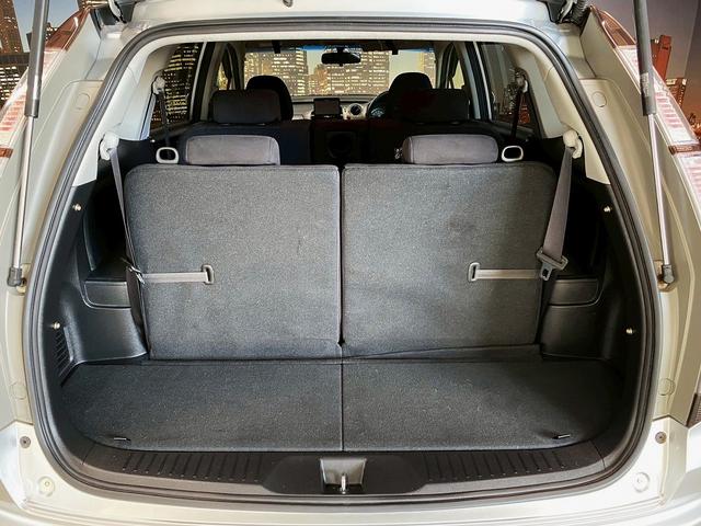 ストリーム ＲＳＺ　（禁煙車）（カロッツェリアＳＤナビ）（ＬＥＤヘッドライト）（フロントフォグ）（パドルシフト）（フルフラット）（キーレスエントリー）（オートライト）（フルセグ）（ＥＴＣ）（純正１７インチＡＷ）（9枚目）