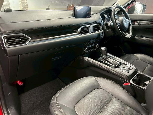 ＣＸ－５ ＸＤ　Ｌパッケージ　（禁煙車）（黒本革シート）（ＢＯＳＥサウンド）（レーダークルーズ）（メーカーＳＤナビ）（全周囲カメラ）（パワーバックドア）（シートヒーター）（クリアランスソナー）（ＥＴＣ）（純正１９インチＡＷ）（40枚目）