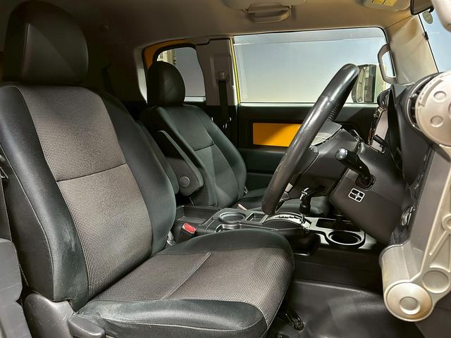 ＦＪクルーザー カラーパッケージ　（禁煙車）（４ＷＤ）（ルーフレール）（社外ＳＤナビ）（クルーズコントロー）（Ｂｌｕｅｔｏｏｔｈ再生可）（キーレスエントリー）（フルフラット）（センターでフロック）（ＥＴＣ）（純正１７インチＡＷ）（12枚目）
