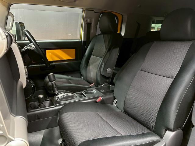 ＦＪクルーザー カラーパッケージ　（禁煙車）（４ＷＤ）（ルーフレール）（社外ＳＤナビ）（クルーズコントロー）（Ｂｌｕｅｔｏｏｔｈ再生可）（キーレスエントリー）（フルフラット）（センターでフロック）（ＥＴＣ）（純正１７インチＡＷ）（25枚目）