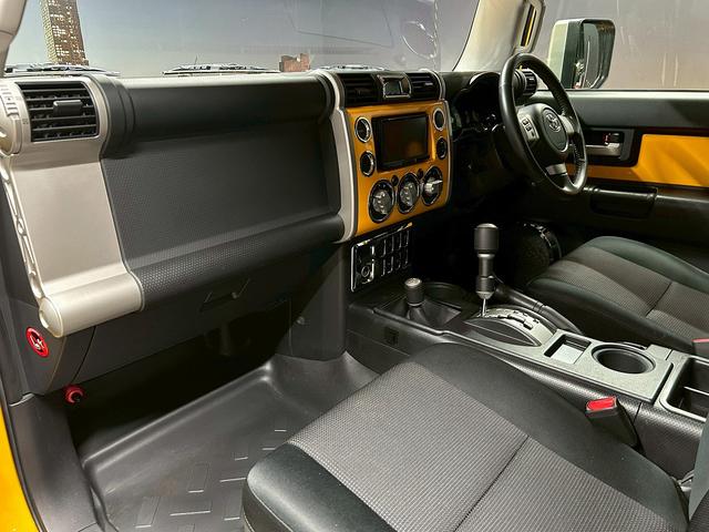 ＦＪクルーザー カラーパッケージ　（禁煙車）（４ＷＤ）（ルーフレール）（社外ＳＤナビ）（クルーズコントロー）（Ｂｌｕｅｔｏｏｔｈ再生可）（キーレスエントリー）（フルフラット）（センターでフロック）（ＥＴＣ）（純正１７インチＡＷ）（37枚目）