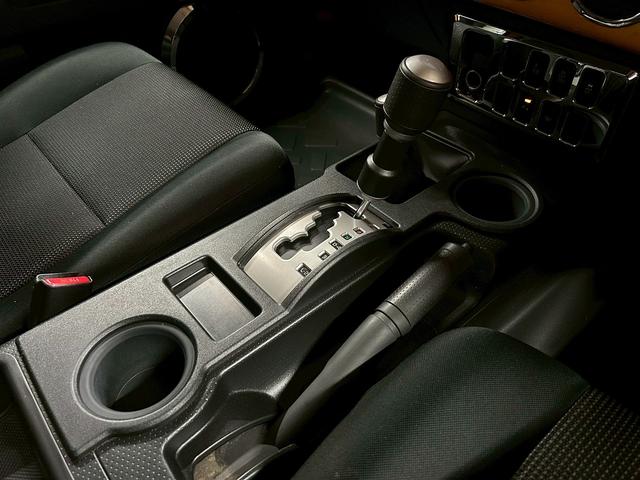 ＦＪクルーザー カラーパッケージ　（禁煙車）（４ＷＤ）（ルーフレール）（社外ＳＤナビ）（クルーズコントロー）（Ｂｌｕｅｔｏｏｔｈ再生可）（キーレスエントリー）（フルフラット）（センターでフロック）（ＥＴＣ）（純正１７インチＡＷ）（49枚目）