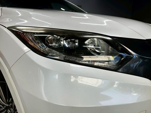 ヴェゼル ハイブリッドＺ　（禁煙車）（純正ＳＤナビ）（半黒革シート）（パドルシフト）（バックカメラ）（クルコン）（スマートキー）（ＬＥＤヘッドライト）（コーナーセンサ）（シートヒーター）（フルセグ）（純正１７インチＡＷ）（16枚目）