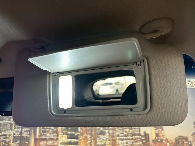 ヴェゼル ハイブリッドＺ　（禁煙車）（純正ＳＤナビ）（半黒革シート）（パドルシフト）（バックカメラ）（クルコン）（スマートキー）（ＬＥＤヘッドライト）（コーナーセンサ）（シートヒーター）（フルセグ）（純正１７インチＡＷ）（47枚目）