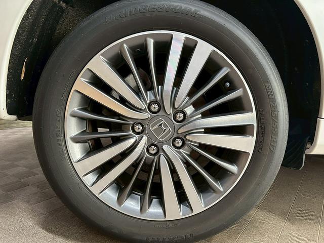 ヴェゼル ハイブリッドＺ　（禁煙車）（純正ＳＤナビ）（半黒革シート）（パドルシフト）（バックカメラ）（クルコン）（スマートキー）（ＬＥＤヘッドライト）（コーナーセンサ）（シートヒーター）（フルセグ）（純正１７インチＡＷ）（50枚目）