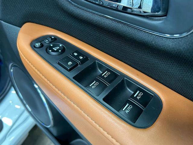 ヴェゼル ハイブリッドＺ　（禁煙車）（純正ＳＤナビ）（半黒革シート）（パドルシフト）（バックカメラ）（クルコン）（スマートキー）（ＬＥＤヘッドライト）（コーナーセンサ）（シートヒーター）（フルセグ）（純正１７インチＡＷ）（62枚目）