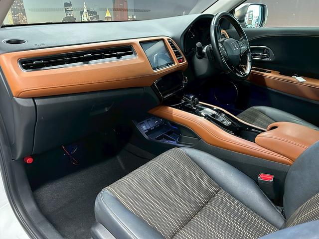 ヴェゼル ハイブリッドＺ　（禁煙車）（純正ＳＤナビ）（半黒革シート）（パドルシフト）（バックカメラ）（クルコン）（スマートキー）（ＬＥＤヘッドライト）（コーナーセンサ）（シートヒーター）（フルセグ）（純正１７インチＡＷ）（63枚目）