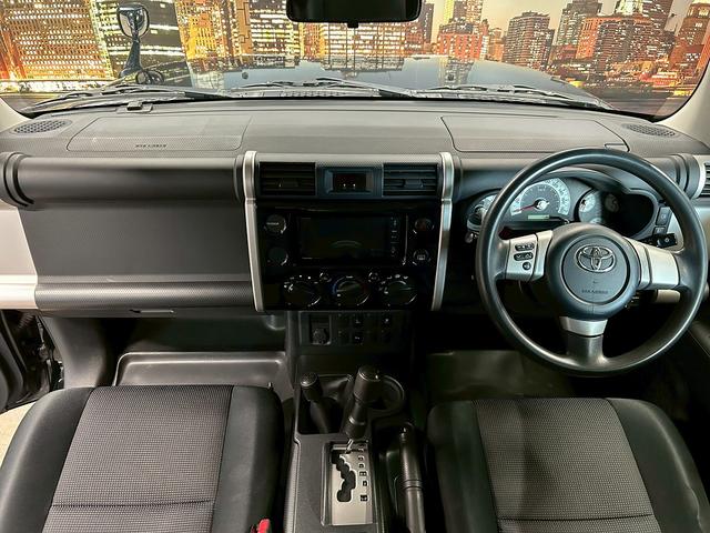 ＦＪクルーザー ベースグレード　（禁煙車）（４ＷＤ）（ツートンカラー）（Ｓｔｒａｄａナビ）（バックカメラ）（クリアランスソナー）（リアフォグ）（フルフラット）（キーレスエントリー）（ＥＴＣ）（純正１７インチ鉄チンホイール）（5枚目）
