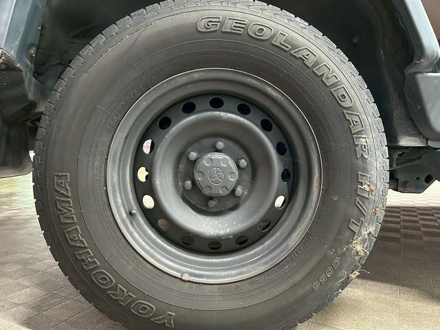 ＦＪクルーザー ベースグレード　（禁煙車）（４ＷＤ）（ツートンカラー）（Ｓｔｒａｄａナビ）（バックカメラ）（クリアランスソナー）（リアフォグ）（フルフラット）（キーレスエントリー）（ＥＴＣ）（純正１７インチ鉄チンホイール）（25枚目）