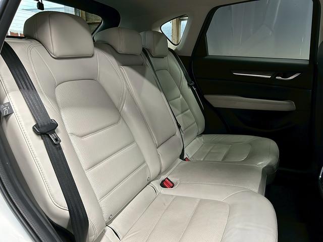 ＣＸ－５ ＸＤ　Ｌパッケージ　（禁煙車）（１オーナー）（白本革シート）（メーカーＳＤナビ）（パワーバックドア）（レーダークルーズ）（スマートシティブレーキ）（ＢＳＭ）（ＬＥＤヘッドライト）（ビルトインＥＴＣ）（純正１７インチＡＷ）（20枚目）