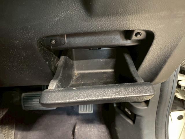 クロスロード ＨＤＤナビエディション　（禁煙車）（後期型）（メーカーＨＤＤナビ）（ＨＩＤヘッドライト）（キーレスエントリー）（電動格納ミラー）（フルフラットシート）（ＡＢＳ）（３列シート）（７人乗り）（純正１６インチＡＷ）（29枚目）