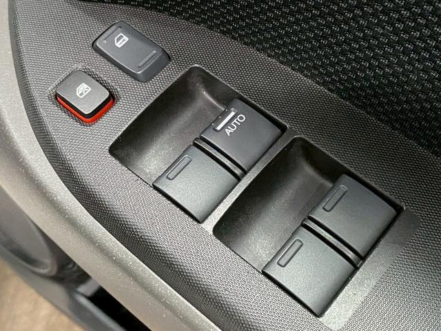 クロスロード ＨＤＤナビエディション　（禁煙車）（後期型）（メーカーＨＤＤナビ）（ＨＩＤヘッドライト）（キーレスエントリー）（電動格納ミラー）（フルフラットシート）（ＡＢＳ）（３列シート）（７人乗り）（純正１６インチＡＷ）（33枚目）