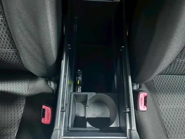 アベンシスワゴン Ｘｉ　（禁煙車）（メーカーＳＤナビ）（バックカメラ）（パドルシフト）（ＨＩＤヘッドライト）（スマートキー）（ＥＴＣ）（電動格納ミラー）（フルフラットシート）（純正１６インチＡＷ）（31枚目）