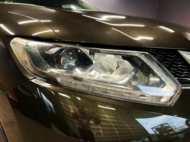 エクストレイル ２０Ｘｔ　エマージェンシーブレーキパッケージ　（禁煙車）（７人乗り）（４ＷＤ）（アラウンドビューモニター）（パワーバックドア）（純正ＳＤナビ）（撥水カプロンシート）（クルーズコントロール）（ＢＳＭ）（ビルトインＥＴＣ）（純正１７インチＡＷ）（15枚目）