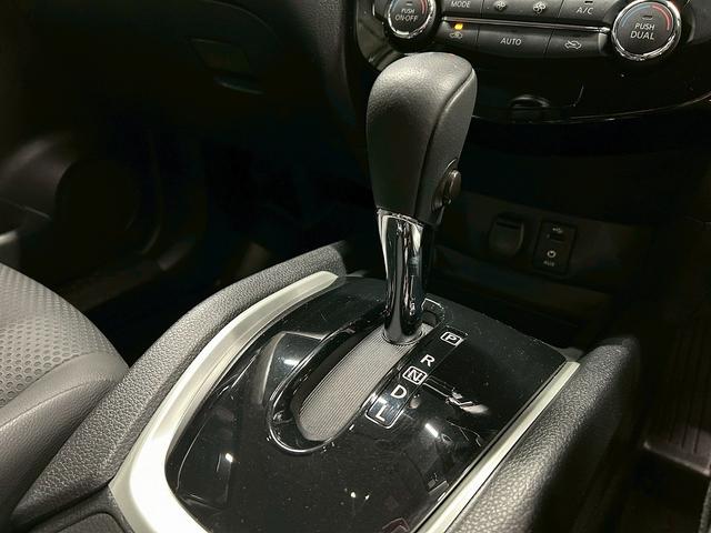 エクストレイル ２０Ｘｔ　エマージェンシーブレーキパッケージ　（禁煙車）（７人乗り）（４ＷＤ）（アラウンドビューモニター）（パワーバックドア）（純正ＳＤナビ）（撥水カプロンシート）（クルーズコントロール）（ＢＳＭ）（ビルトインＥＴＣ）（純正１７インチＡＷ）（33枚目）
