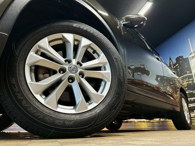 エクストレイル ２０Ｘｔ　エマージェンシーブレーキパッケージ　（禁煙車）（７人乗り）（４ＷＤ）（アラウンドビューモニター）（パワーバックドア）（純正ＳＤナビ）（撥水カプロンシート）（クルーズコントロール）（ＢＳＭ）（ビルトインＥＴＣ）（純正１７インチＡＷ）（54枚目）