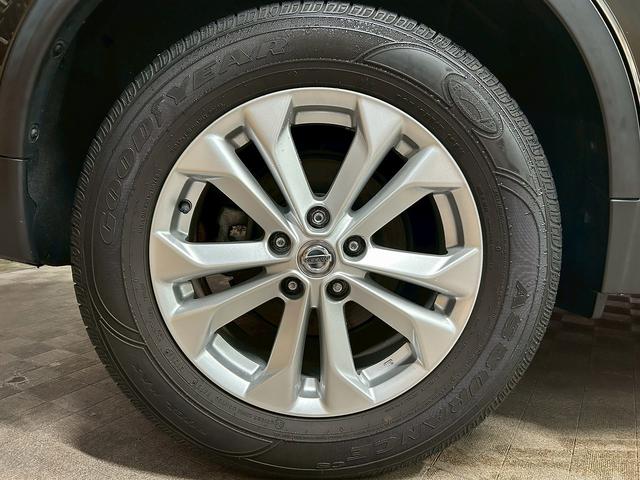 エクストレイル ２０Ｘｔ　エマージェンシーブレーキパッケージ　（禁煙車）（７人乗り）（４ＷＤ）（アラウンドビューモニター）（パワーバックドア）（純正ＳＤナビ）（撥水カプロンシート）（クルーズコントロール）（ＢＳＭ）（ビルトインＥＴＣ）（純正１７インチＡＷ）（56枚目）