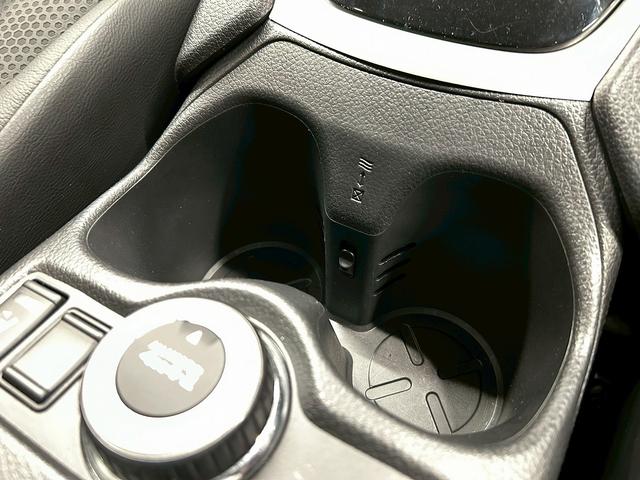 エクストレイル ２０Ｘｔ　エマージェンシーブレーキパッケージ　（禁煙車）（７人乗り）（４ＷＤ）（アラウンドビューモニター）（パワーバックドア）（純正ＳＤナビ）（撥水カプロンシート）（クルーズコントロール）（ＢＳＭ）（ビルトインＥＴＣ）（純正１７インチＡＷ）（66枚目）