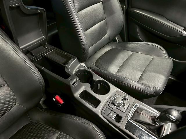 ＣＸ－５ ＸＤ　Ｌパッケージ　（禁煙車）（後期型）（ＢＯＳＥサウンド）（黒本革シート）（レーダークルーズ）（メーカーＳＤナビ）（シートヒーター）（クリアランスソナー）（衝突軽減ブレーキ）（ビルトインＥＴＣ）（純正１９インチＡＷ）（29枚目）