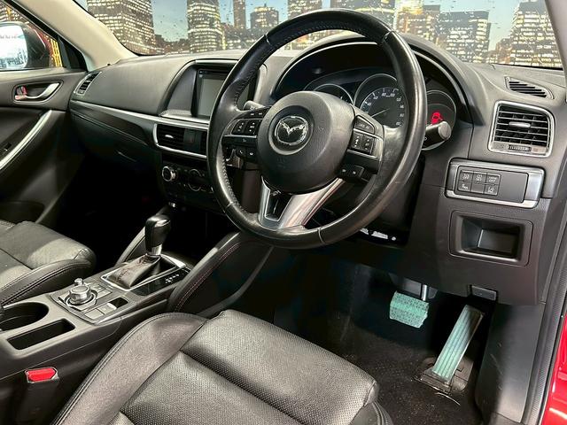 ＣＸ－５ ＸＤ　Ｌパッケージ　（禁煙車）（後期型）（ＢＯＳＥサウンド）（黒本革シート）（レーダークルーズ）（メーカーＳＤナビ）（シートヒーター）（クリアランスソナー）（衝突軽減ブレーキ）（ビルトインＥＴＣ）（純正１９インチＡＷ）（41枚目）