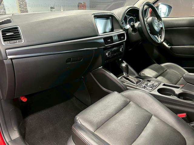ＣＸ－５ ＸＤ　Ｌパッケージ　（禁煙車）（後期型）（ＢＯＳＥサウンド）（黒本革シート）（レーダークルーズ）（メーカーＳＤナビ）（シートヒーター）（クリアランスソナー）（衝突軽減ブレーキ）（ビルトインＥＴＣ）（純正１９インチＡＷ）（42枚目）