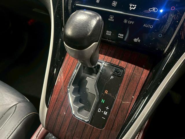 ハリアー プレミアム　アドバンスドパッケージ　（禁煙車）（サンルーフ）（モデリスタエアロ）（黒本革）（全周囲カメラ）（レーダークルーズ）（シートヒーター）（パワーシート）（シートメモリー）（ＬＥＤヘッドライト）（ＥＴＣ）（純正１８インチＡＷ）（32枚目）