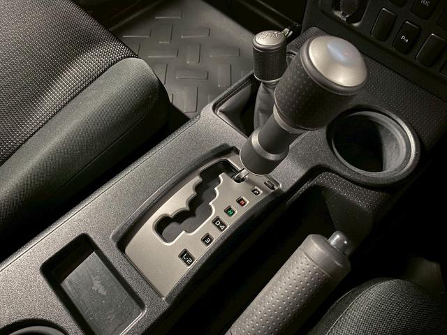ＦＪクルーザー カラーパッケージ　（禁煙車）（４ＷＤ）（ルーフラック）（ケンウッドＳＤナビ）（バックカメラ）（フロントフォグ）（クルコン）（クリアランスソナー）（デフロック）（スマートキー）（ＥＴＣ）（ＬＤＷ）（純正１７インチＡＷ）（46枚目）