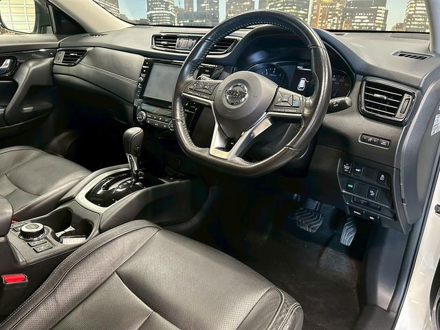 エクストレイル モード・プレミアｉ　ハイブリッド　（禁煙車）（４ＷＤ）（黒本革）（純正ＳＤナビ）（全周囲カメラ）（クリアランスソナー）（ＬＥＤヘッドライト）（フルフラット）（ダウンヒル）（シートヒーター）（アイドリングストップ）（純正１９インチＡＷ）（42枚目）